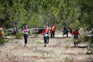 Equipa iniciadas femininas a terminar a prova